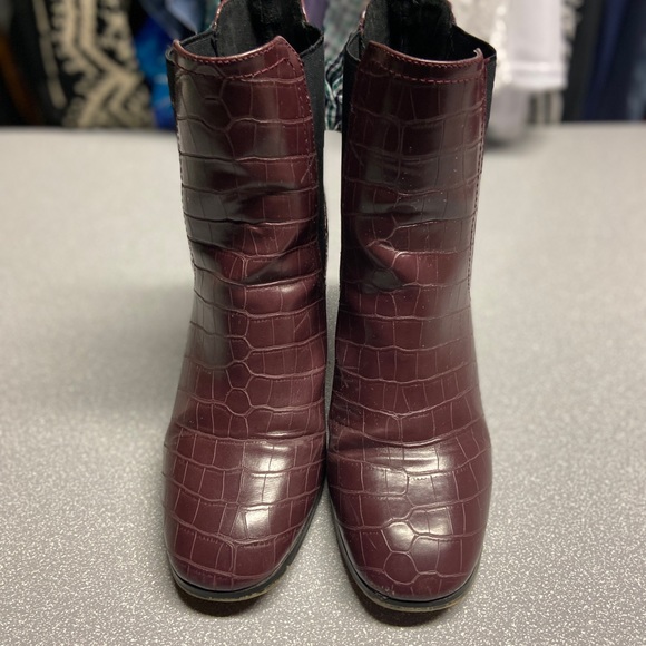 Just Fab Amiya Burgundy Booties - Picture 2 of 6